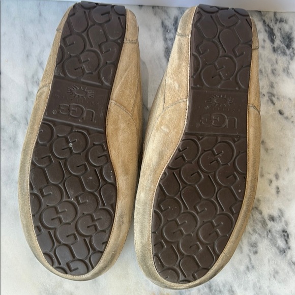 UGG Men's Ascot Slipper in Tan | 11 - Picture 3 of 5